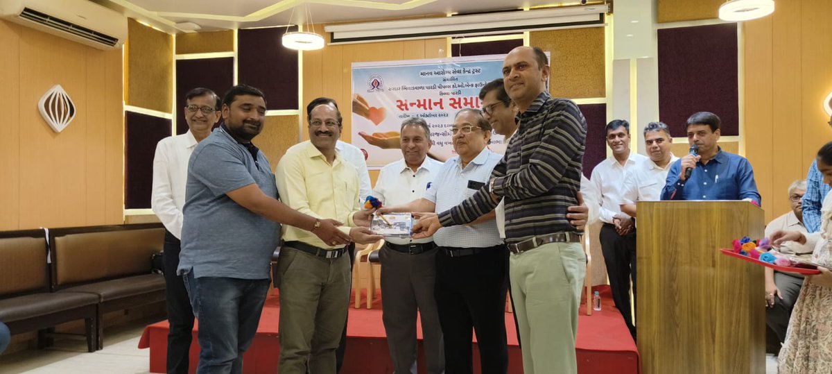 માનવ આરોગ્ય સેવા કેન્દ્ર,પારડી દ્વારા ૬/૧૦/૨૩ ના રોજ કિલ્લા પારડી ખાતે રક્તદાન શિબિર આયોજકો નો એવોર્ડ આપી સન્માનિત કરવામાં આવ્યા હતા,જેમાં ઉમિયા સોશ્યલ ટ્રસ્ટ વલસાડ નું ૧૫ મી ઓગસ્ટે ,એક જગ્યાએ 1 દિવસ માં 1501 બ્લડ બેગ એકત્ર કરી, જિલ્લામાં ઇતિહાસ રચવા માટે એવોર્ડ આપી બહુમાન કર્યું