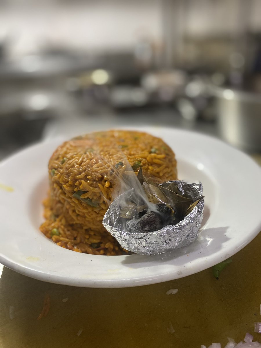 Vedic_restro's tweet photo. Exquisite Biryani delicacy, hearty and robust. Treat your senses to an aromatic and flavourful experience. The finest Basmati rice slow cooked under Dum served with smokey spices. https://t.co/bWuguvd0S7