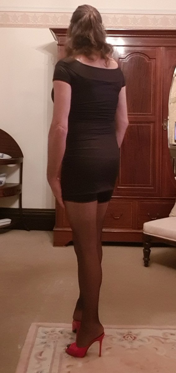 Stocking clad legs & high heel mules, what's not to like? Have a fab weekend folks & shine bright #CD #crossdress #Stockings #longlegs #highheels