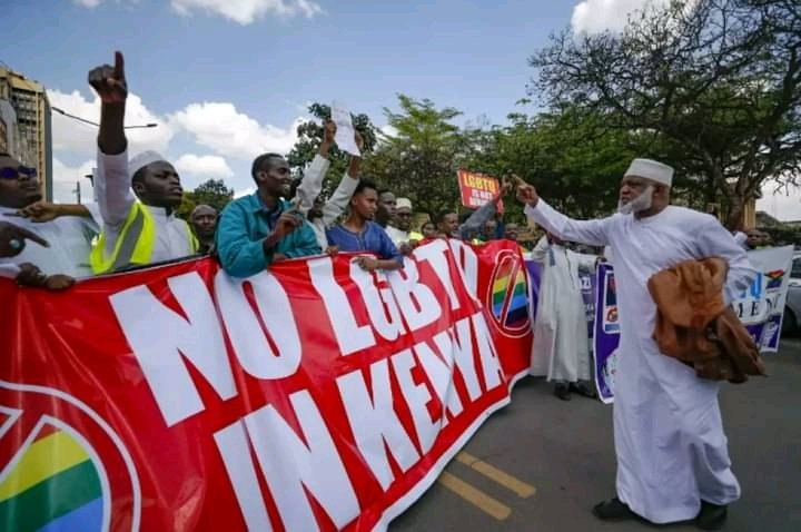 Binformed254's tweet photo. Hundreds Join Anti-LGBTQ Protest In Nairobi
#Binformed https://t.co/UQ3wayCAmN