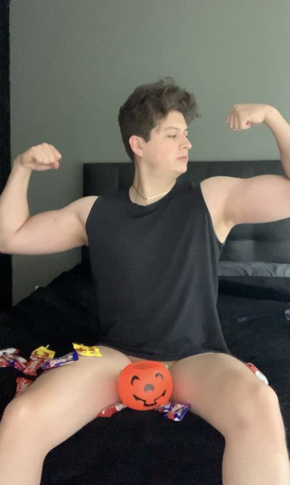 Festeja conmigo con este 50% off‼️ 👻🎃🔥 https://t.co/SgouNy0lqw https://t.co/nX4MoGAzOu