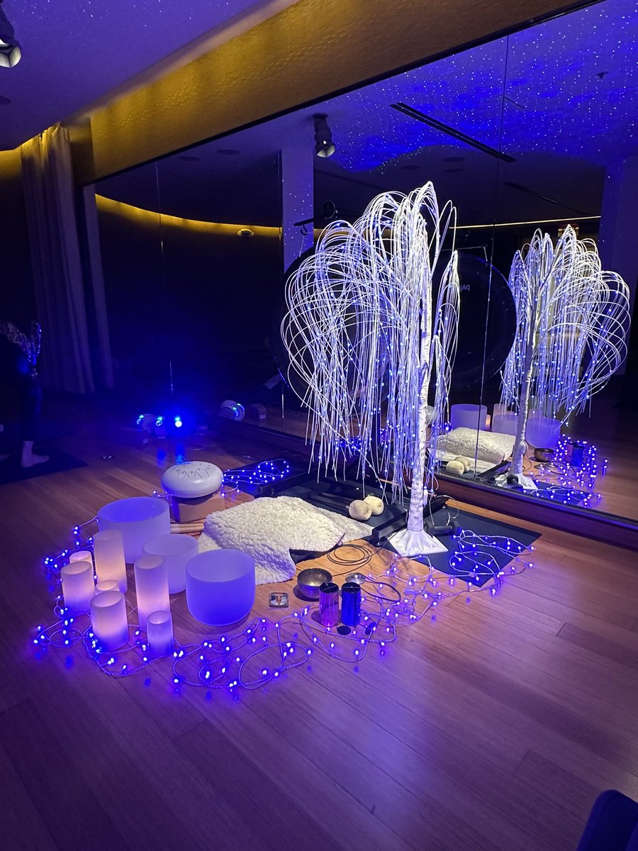 Gym on a Friday night is the move… no one’s there 😂 and a sound bath before my workout… so magical