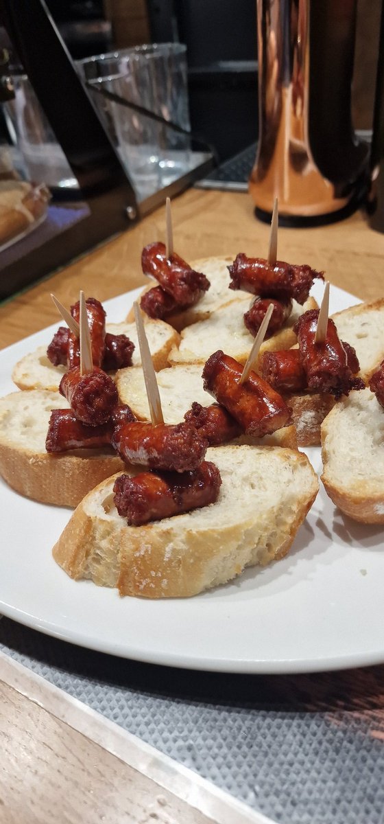 KenmareFoodies's tweet image. What a lovely evening in San Sebastian on this food tour with Jon who owns Earra Tours.
Mixing food with fun and culture.
@Failte_Ireland @Grantie79 
#UNWTO #WFGFT2023