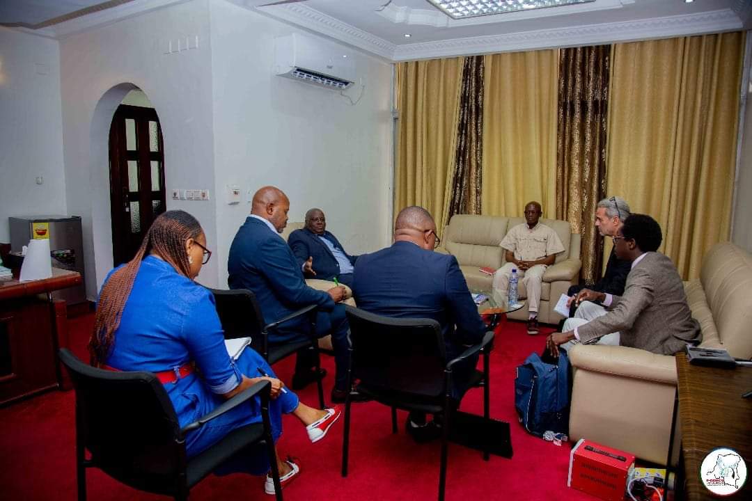 pddrcs's tweet photo. Le CN du P-DDRCS Tommy TAMBWE USHINDI a échangé dans son cabinet de travail avec la délégation du DDR  basée à New-York. Conduite par le chef de section du désarmement, démobilisation et réintégration du département des opérations de paix à NY  Thomas KONTOGEORGOS, accompagné de https://t.co/qEjLP1OZcZ