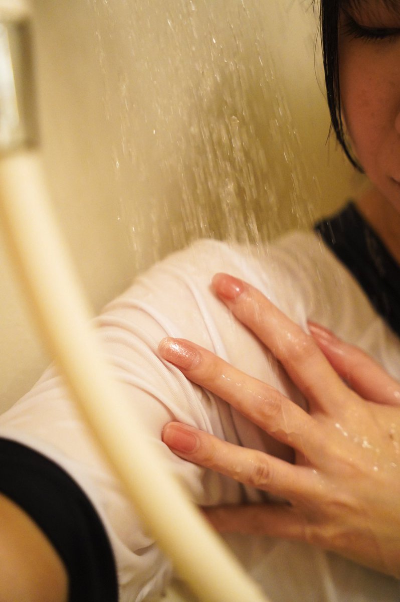 t_bird_land's tweet photo. 水に関係ある言葉っていろいろあるよね
ずぶ濡れとか、びしょびしょとか
  
つばさが好きなのはね〜「しとしと」かな

#撮影会 #秋葉原 #被写体
#ポートレート
#WET https://t.co/Qtlcz0unAm