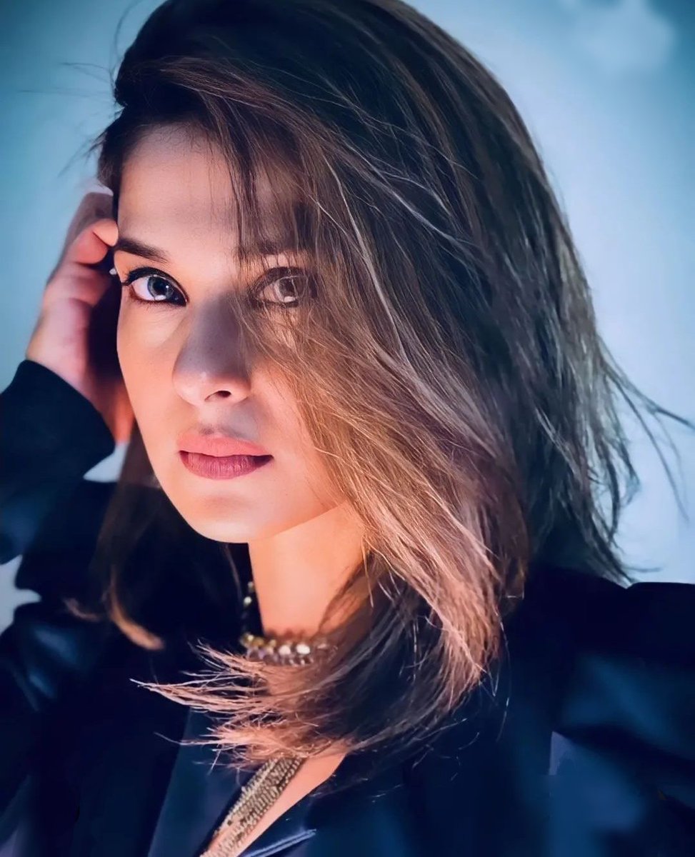 missuniversjw's tweet photo. #Lovest #JenniferWinget. https://t.co/aOlH1a4gOn