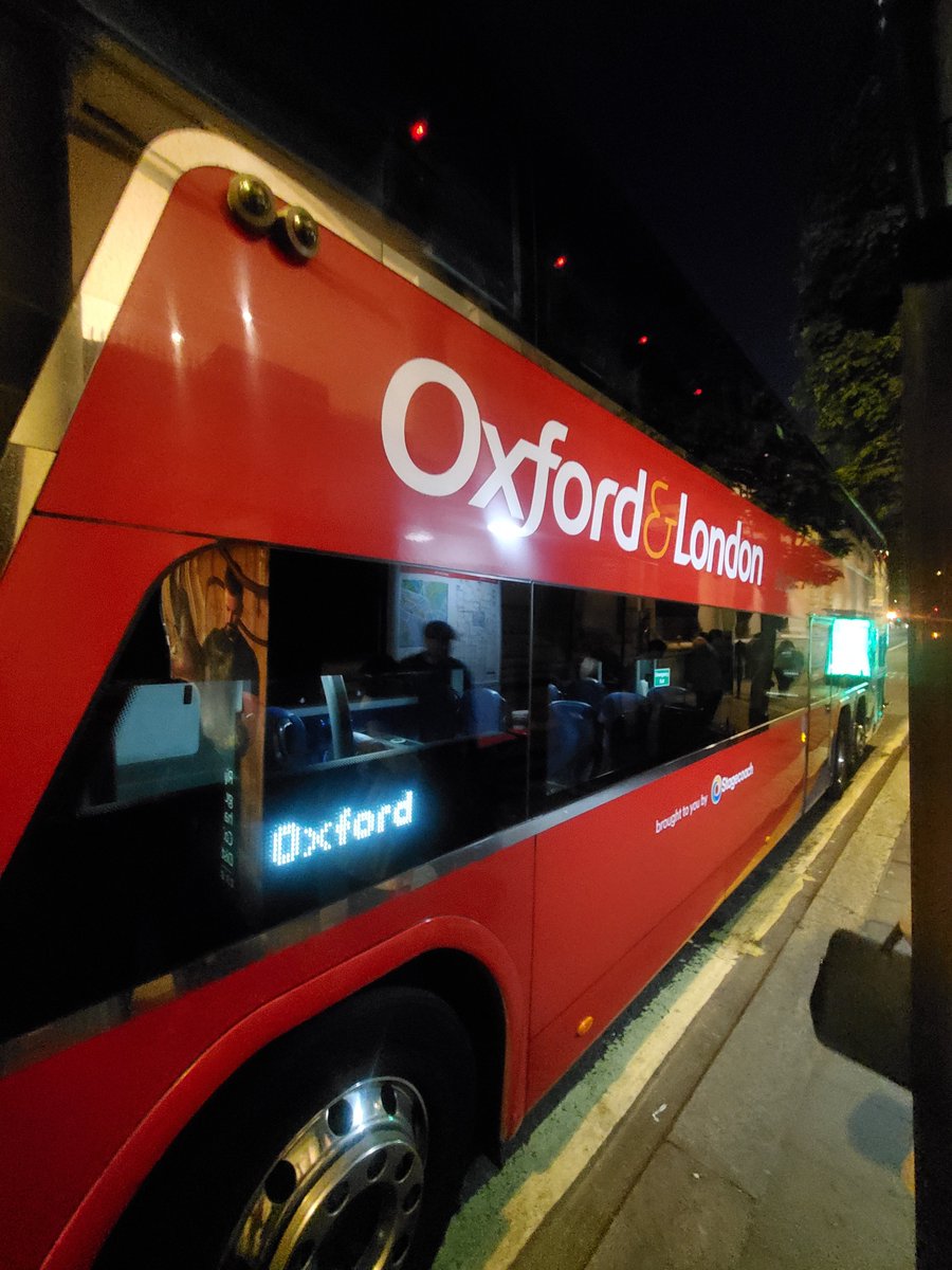 waleadeboy's tweet photo. My first time doing road trip within the UK and I chose @oxford_tube https://t.co/Ym7hQei8zE