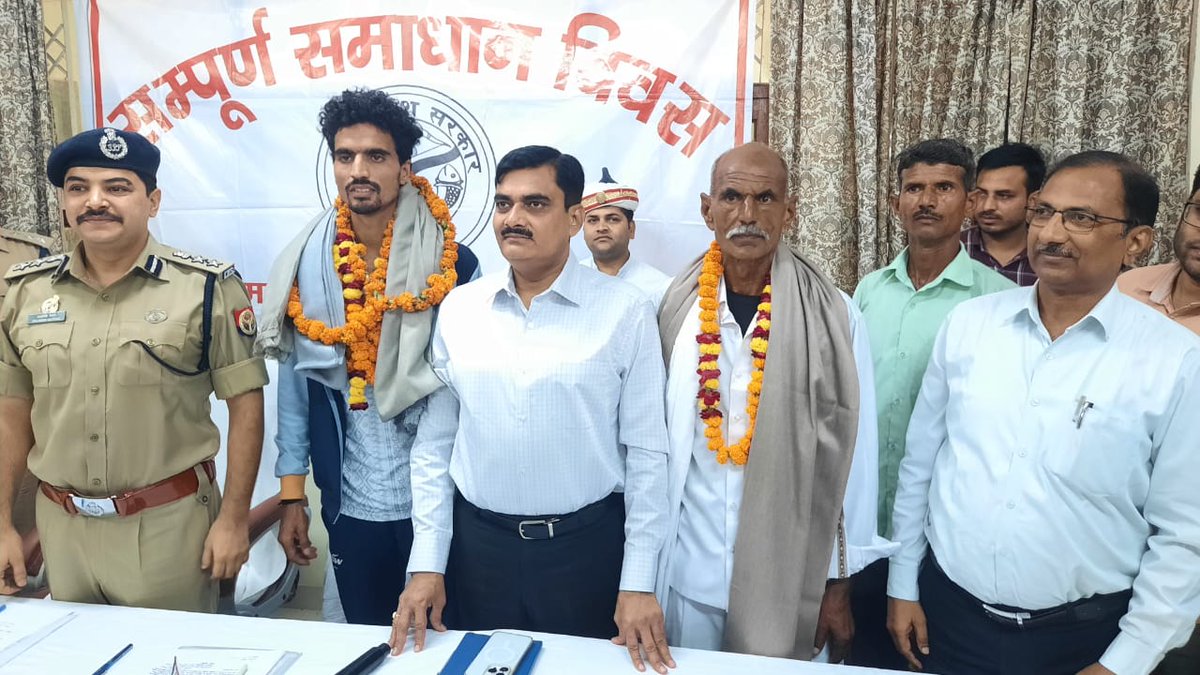 Dm_Aligarh's tweet photo. भारतीय एथलीट अतरौली के गांव सिरसा निवासी किसान पुत्र गुलवीर सिंह को एशियाई खेलों में 10000 मीटर दौड़ में कांस्य पदक जीतने पर सम्मानित किया। 
@CMOfficeUP @ChiefSecyUP @homeupgov @UPGovt @InfoDeptUP @ShishirGoUP https://t.co/9tR3Rj9wtT