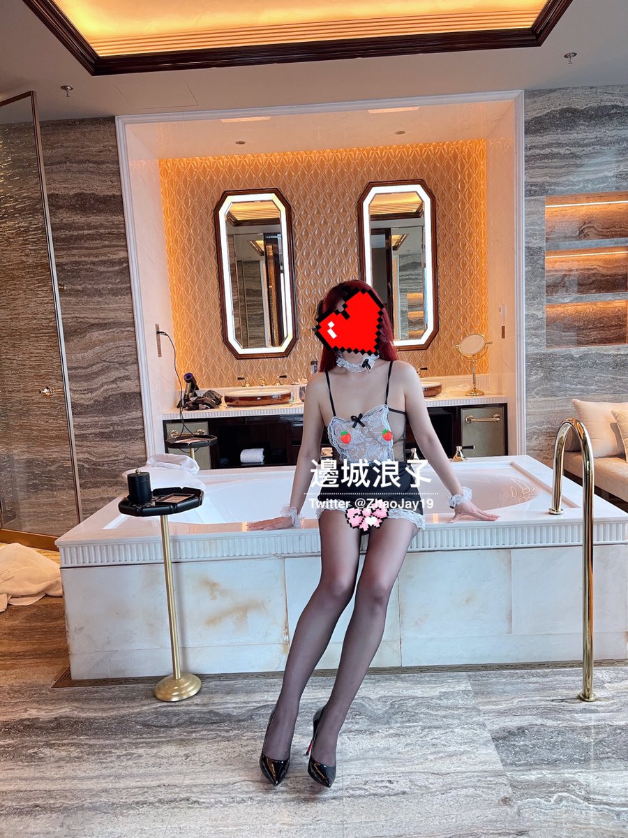🤪🤪🤪
如果一个女人
甘愿在一棵树上吊死
那说明
这棵树很粗

#南京 https://t.co/8yZ6hUN3vr