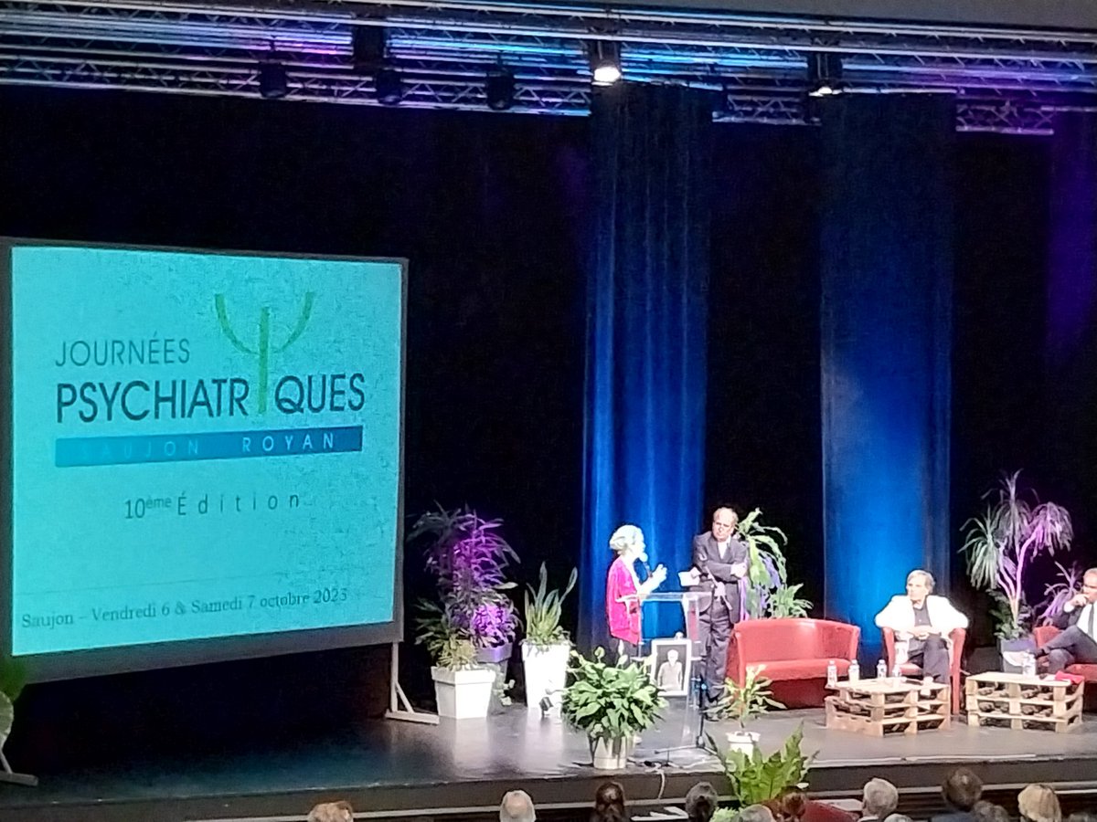 ChristopheSicot's tweet image. Merci au Docteur Olivier Dubois pour son invitation &amp;amp; à Gilbert Thuleau : 
[journées psychiatriques-#Saujon] Conférence "comprendre l’adolescent" avec le #pédopsychiatre 
Marcel Rufo et le #psychiatre Bruno Millet en présence de nombreux élus @SMarcilly
Présidente @departement17