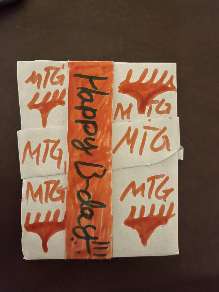 My Daughter made me a persoanlly crafted #MagicTheGathering booster for my Birthday! 😅 
The item inside was a hand drawn sleeve for my Commander ! 😆 
What have i done?? #mtg #mtgarena