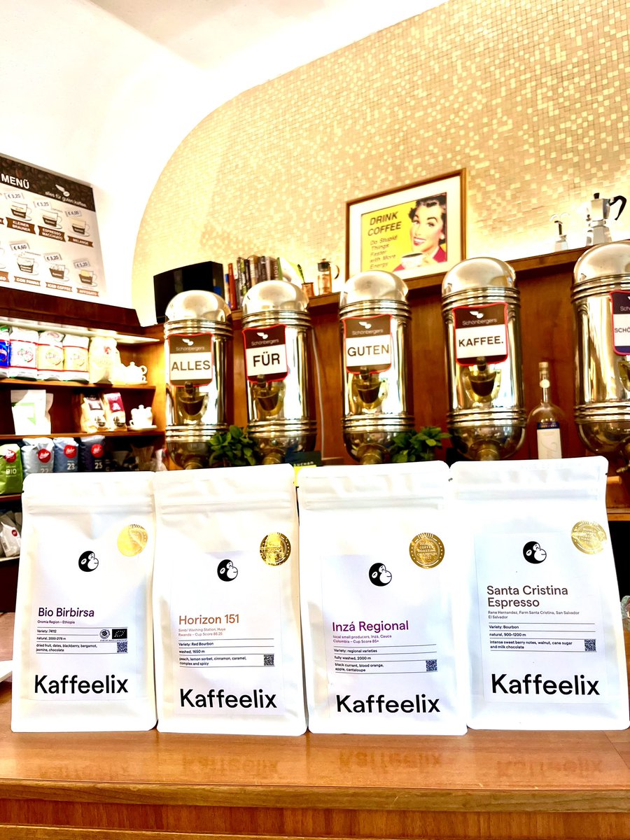 Kaffeegreissler's tweet photo. Felix Röstungen im neuen „Gewand“- der Geschmack unverändert genial! Danke an den #röstweltmeister 😋 #manmussnichtfelixheissenumkaffeelixzulieben #newpackaging #filterkaffee #espresso #cappuccino #drip #coldbrew #lifeistooshortforbadcoffee #allesfürgutenkaffee #kaffeegreissler https://t.co/NVTS2xrevE