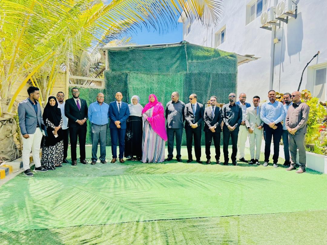 Taking constitution building to where it is needed most, IDEA team held a productive consultation with senior officials of the Ministry of Justice & Constitutional Affairs led by Deputy Minister Hon Mumina in Mogadishu ⁦@Int_IDEA⁩ ⁦@IDEA_Africa⁩ ⁦@KevinCasasZ⁩