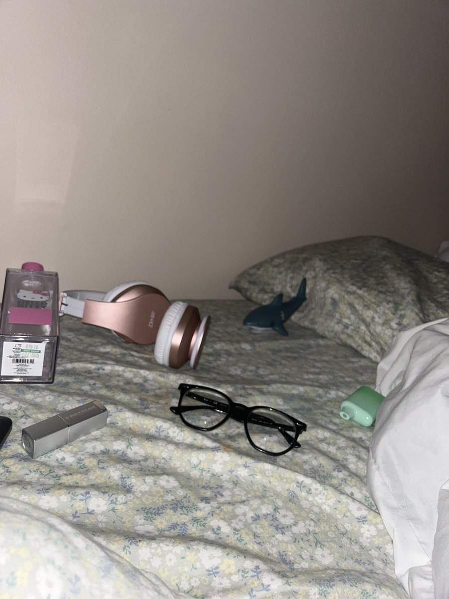 squirtstain's tweet image. who up chilling with their debris rn