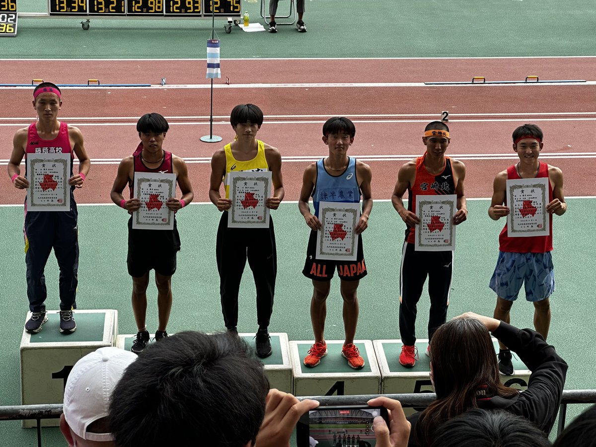 kawazu0720's tweet photo. 悲願の800m九州新人優勝
チームとして800mを強化して何度もチャレンジして届かなかったですが積極的なレースで勝ち切りました
来週の国体に向けてしっかり合わせていきます https://t.co/pyCfTdP0m0