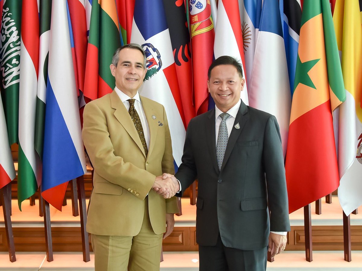 MFAThai's tweet photo. Amb. Federico Cuello of #DominicanRep🇩🇴 paid a courtesy call on DG Chettaphan of #ASPA🇹🇭, on his visit to Thailand for Presentation of Letters of Credence. Both sides committed to fostering 🇹🇭-🇩🇴 ties & enhance potential collaboration esp. in econ & technical coop. (6 Oct 23) https://t.co/2oBWomWZOT