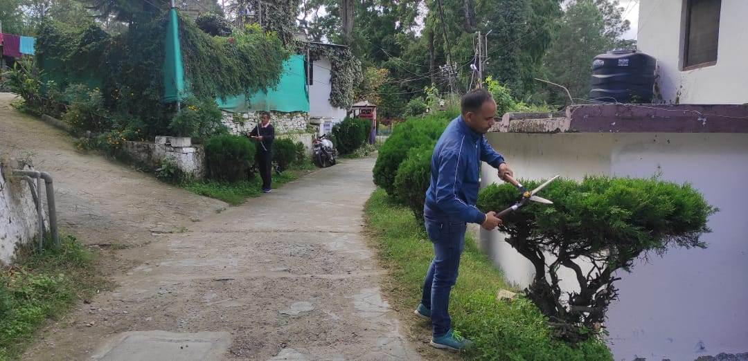 almoracantt's tweet photo. 07.10.2023 Swachhata Hi Sewa-Special Cleanliness drive through Insecticide residual spray, cleaning of Public Toilets and cutting of hedge in civil area .
#shs2023 #garbagefreeindia #specialcampaign3 @pddecc @nainitalcantonment @varunkr_mauryan #dtecc #pddecc https://t.co/1ClgofNVlS