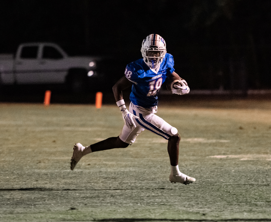AlecEtheredgeSC's tweet photo. The Montevallo Bulldogs scored on their final drive with a minute left Friday night to pick up a thrilling and crucial region win against Sipsey Valley. 

Story/Photos: https://t.co/epF7ZnS7pd https://t.co/NwwACTLP0f