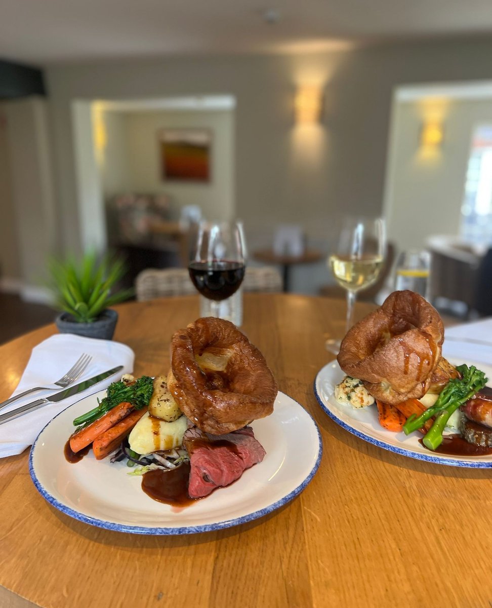 Let us take care of the cooking! 😋

We promise a delicious roast, a relaxing atmosphere, friendly service and not forgetting those irresistible desserts!

manorhousealsager.com/stables-bar-gr…