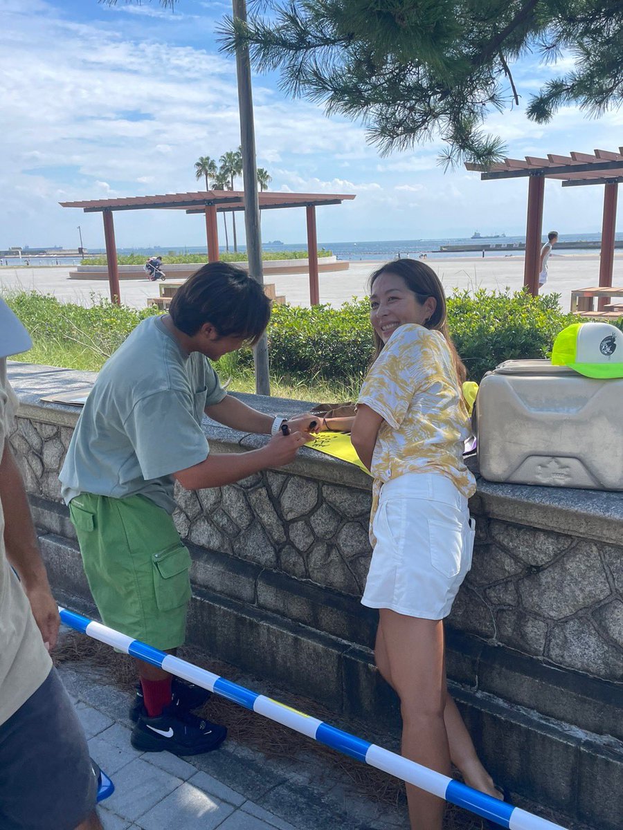 hiropltc1's tweet photo. 9月に須磨のムラスポオープンで村田嵐プロとおとんに会いに行ってきた時の思い出pic🤩
暑い中でも色々な質問に嫌な顔ひとつせず村田親子の神対応に感動でした🥹✨
#ムラサキスポーツ須磨店
#村田嵐プロとおとん
#応援してます https://t.co/ijhm6eOmAX