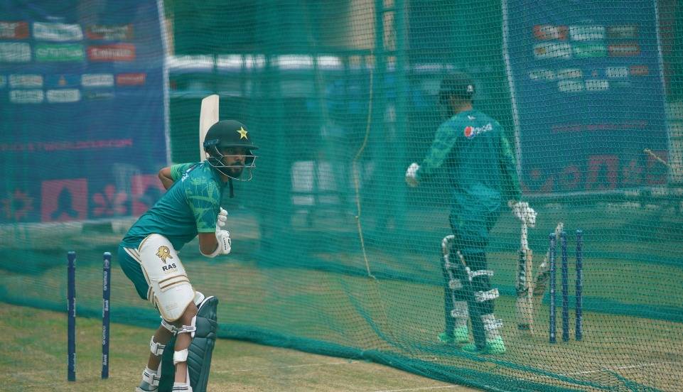 quinnydeKock's tweet photo. All concentration on the next Match vs 🇱🇰 SL

#PakistanCricket | #CWC23 | #BabarAzam | #SaudShakeel | #PakistanZindabad | #PAKvNED https://t.co/auvLPlrIjd