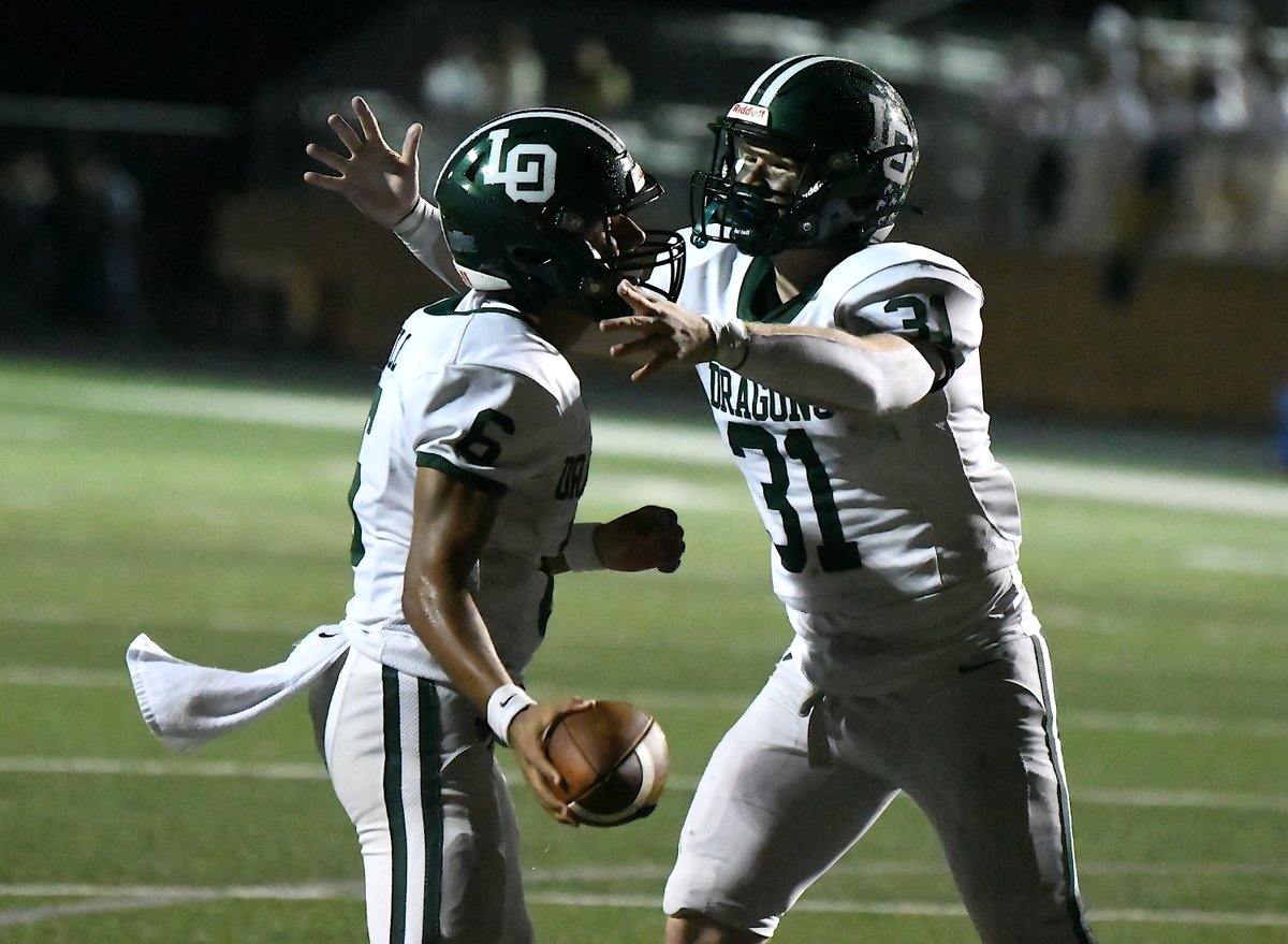 MIPrepZone's tweet photo. FOOTBALL: Lake Orion (@DragonPEPP) finishes ‘Revenge Tour’ with win over @ClarkstonWolves to clinch first outright OAA Red title since 2010 >> https://t.co/aExatk3rUR

@CTownAthletic @LkOrionHS https://t.co/6SIDLQKkS6