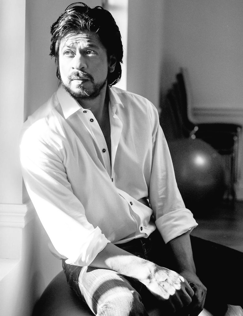 shrutisonal26's tweet photo. Imagine a film with SRK and Tabu deeply flawed characters who have had their heart broken and meet by chance in a coastal town and fall in love, only to depart on their journeys again, but forever changed by the encounter... https://t.co/rYS0xhW66u