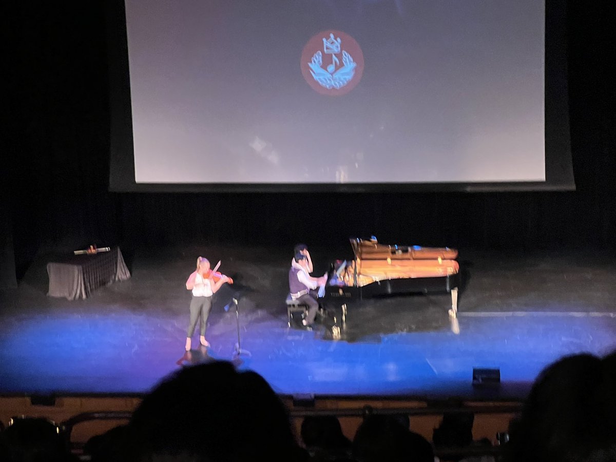windystarmoon's tweet photo. #Twosetworldtour #spoilers
.
.
.
.
.
Blind-folded Czardas
Spring Sonata (they are all so good on their non-dominant instruments! I was impressed 🥹)
The wheel of death, or wheel of blindness as Eddy calls it, which kept on blinding the audience so they set it on the ground 🤣 https://t.co/n7KrTlVOfn