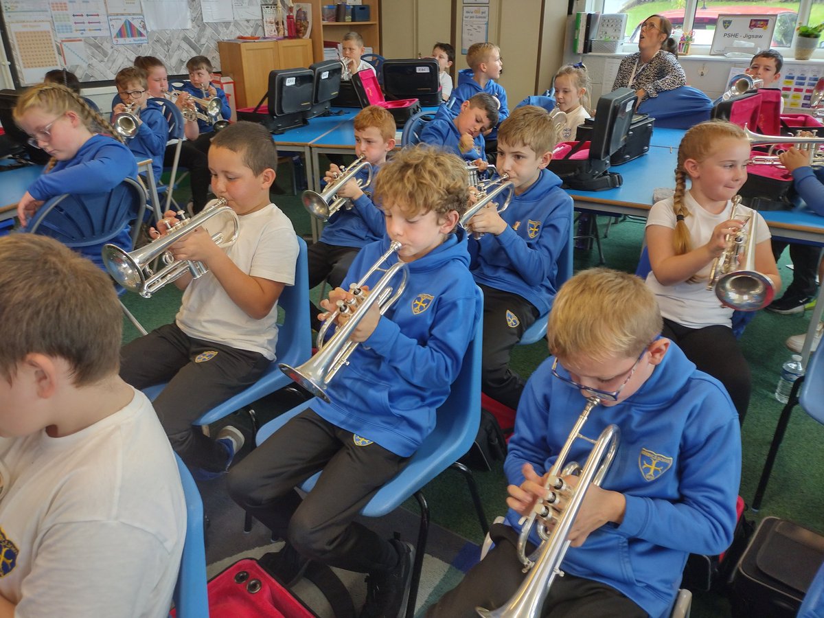 KCEclasses456's tweet photo. 🎺🎺🎺🎺🎺🎺🎺📯🎺🎺🎺🎺🎺🎺
A round of applause please for Year 4's Long Note Champions. 🎶🎵🎶🎵🎺
Remember to keep practising at home.
Thank you Mr Nicholas! 
@KCEMusic @KirkbyCofE @MapasKnowsley https://t.co/EbSzQHDEUD