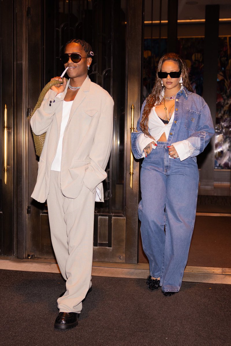 Rihanna Gallery tweet media
