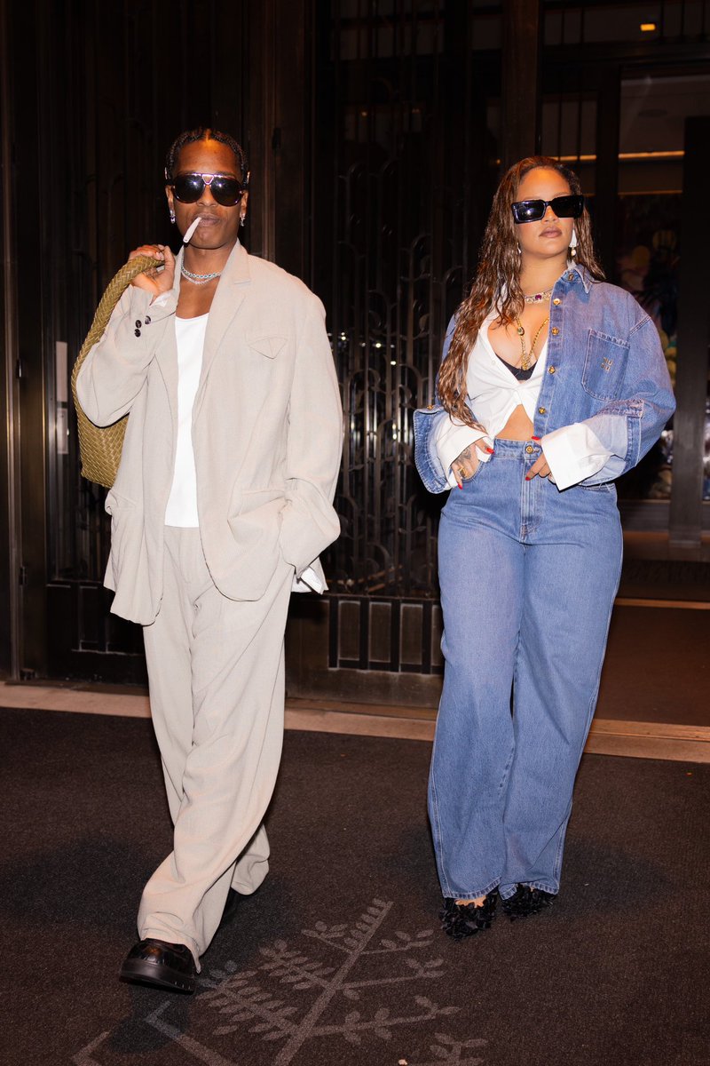 Rihanna Gallery tweet media