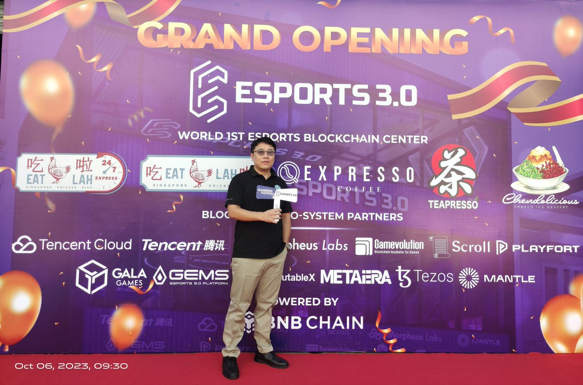 DeepLinkVietNam's tweet photo. CEO #DeepLink tham dự Lễ Khai Trương Trung tâm Gaming Esports 3.0 tại Quận 7, Tp.HCM.🎇🎉🍾
Chúng tôi ứng dụng Blockchain và tài nguyên #DBC, nâng cao trải nghiệm chơi game lên đẳng cấp Quốc tế 🎮 

Tham gia cộng đồng: 
👉https://t.co/j0hN43eijs

#GEMS #Esports3 https://t.co/BPqrqjuvk1
