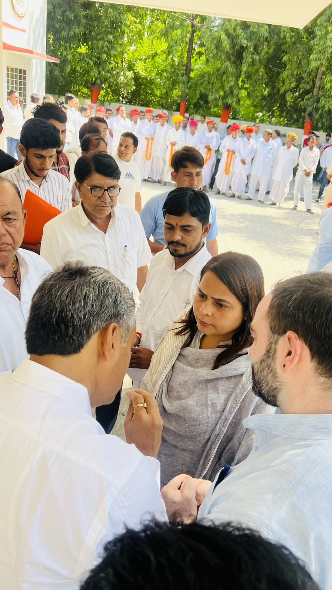 MaliPradesa's tweet photo. आज राजस्थान माली सैनी समाज के डेलिगेशन ने कांग्रेस प्रभारी राजस्थान श्री सुखजिंदर सिंह रंधावा जी व सह प्रभारी श्री अमृता धवन जी से मिलकर आगामी विधानसभा चुनाव 2023 में माली सैनी समाज को सम्मानजनक प्रतिनिधित्व देने की मांग की।
#Election2023
@INCIndia
@INCRajasthan
@ashokgehlot51 https://t.co/OJznOBciwG
