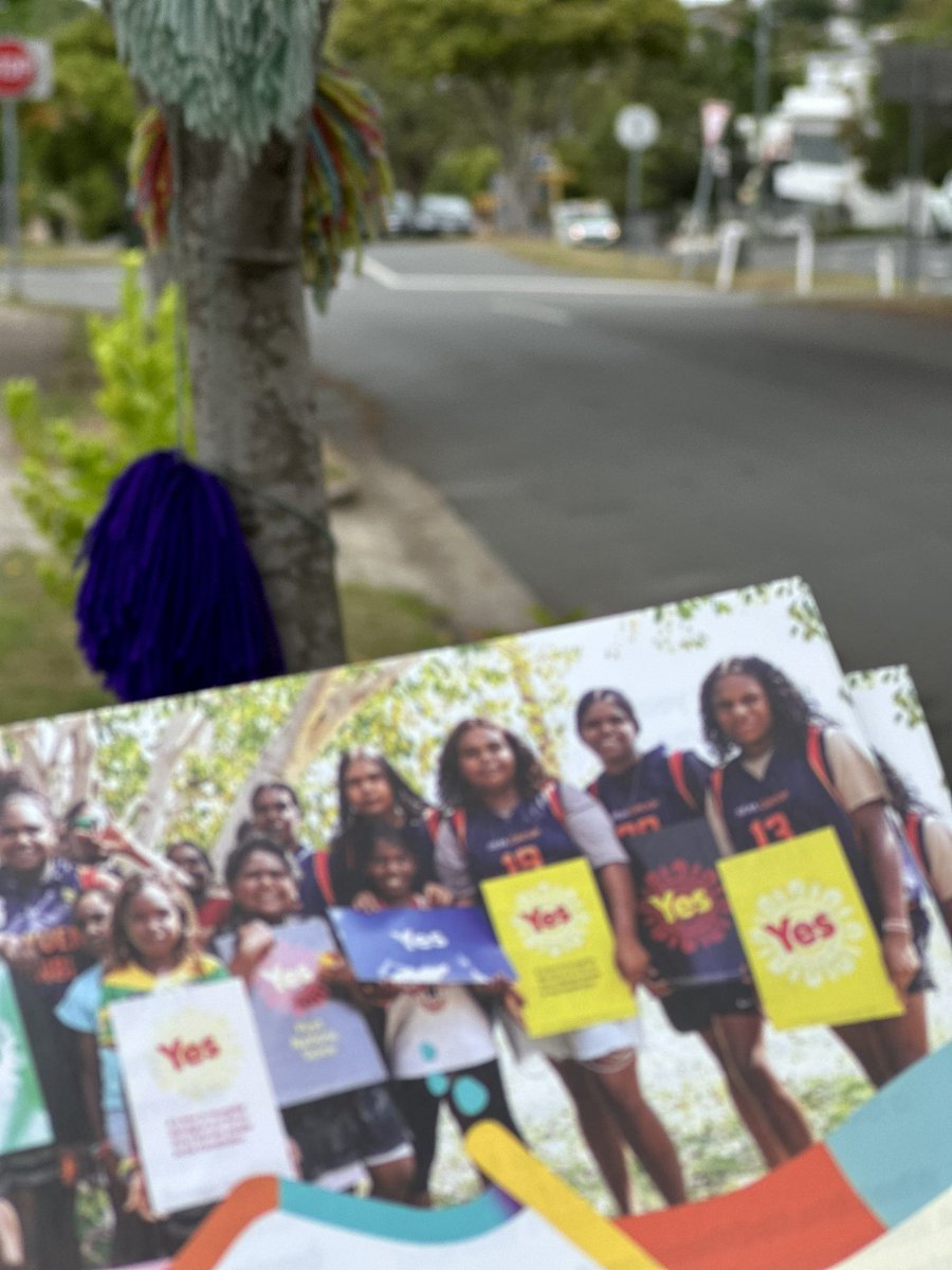 GrahamPerrettMP's tweet photo. Out door knocking in Salisbury this afternoon to change the country for the better. #VoteYes2023 #Moreton https://t.co/fbUecJqHbB