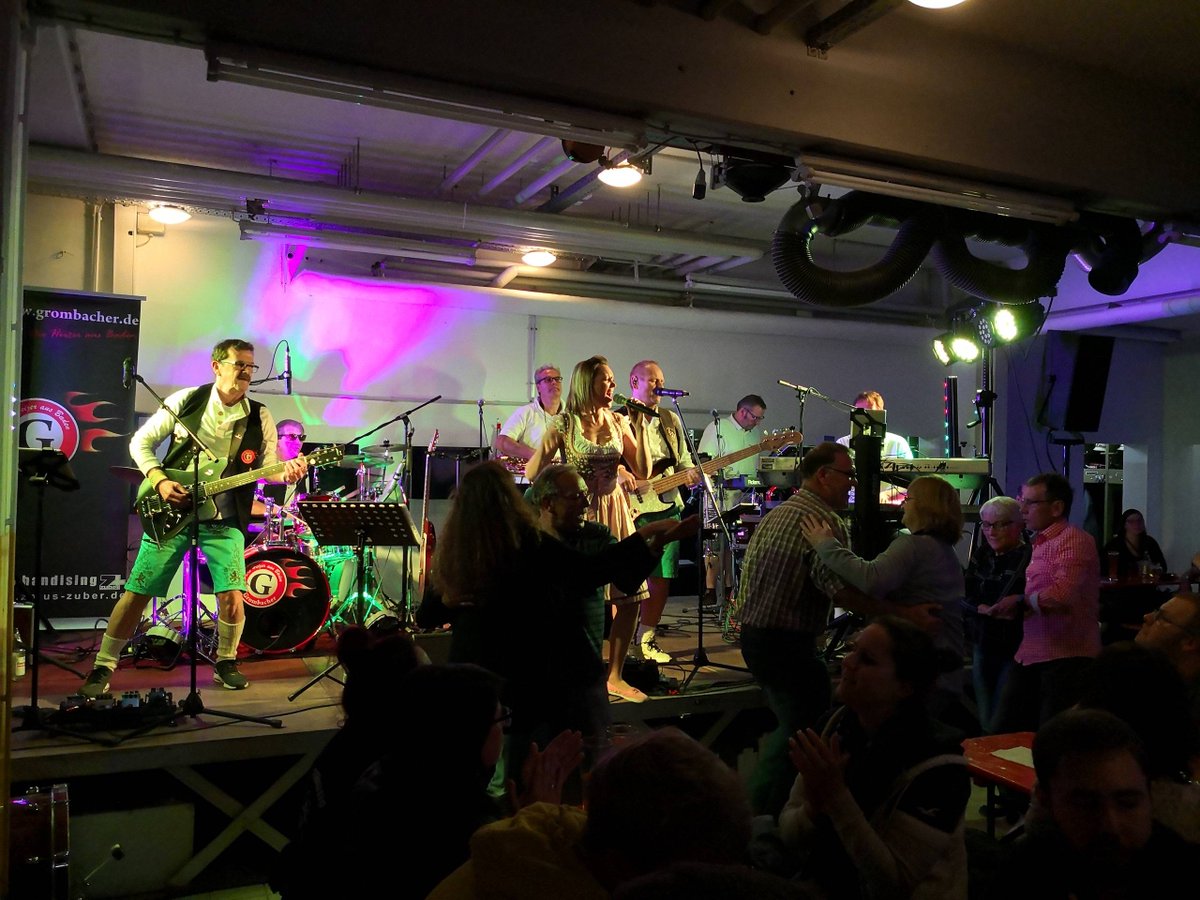 Kerwe: Die Walldorfer Straßenkerwe nähert sich. In diesem Jahr gibt es auch wieder den Ausklang am Montag (16.10. ab 11 Uhr) im Feuerwehrhaus. Wir freuen uns. feuerwehr-walldorf.de/2023/09/16/ker…

#Feuerwehr #Walldorf #FreiwilligeFeuerwehr #firefighter #firefighterlife #Kerwe