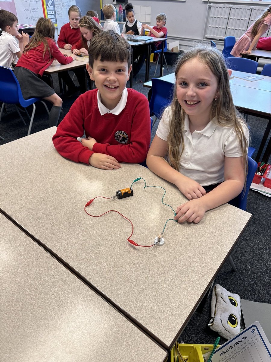 rjsyear5's tweet photo. In Science this week, were testing which material made the brightest bulb 💡 https://t.co/VeBVfjnEWa