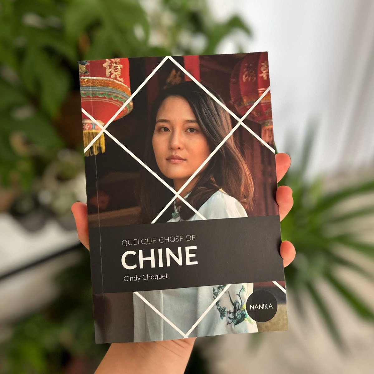 À PARAÎTRE ✨« Quelque chose de Chine » arrive en librairie le 13 octobre ! Cindy Choquet vous emmène à la rencontre de ce pays fascinant, de son histoire, de ses cultures et de ses habitants. 

📚 Toutes les informations sur notre site : editions-nanika.fr.