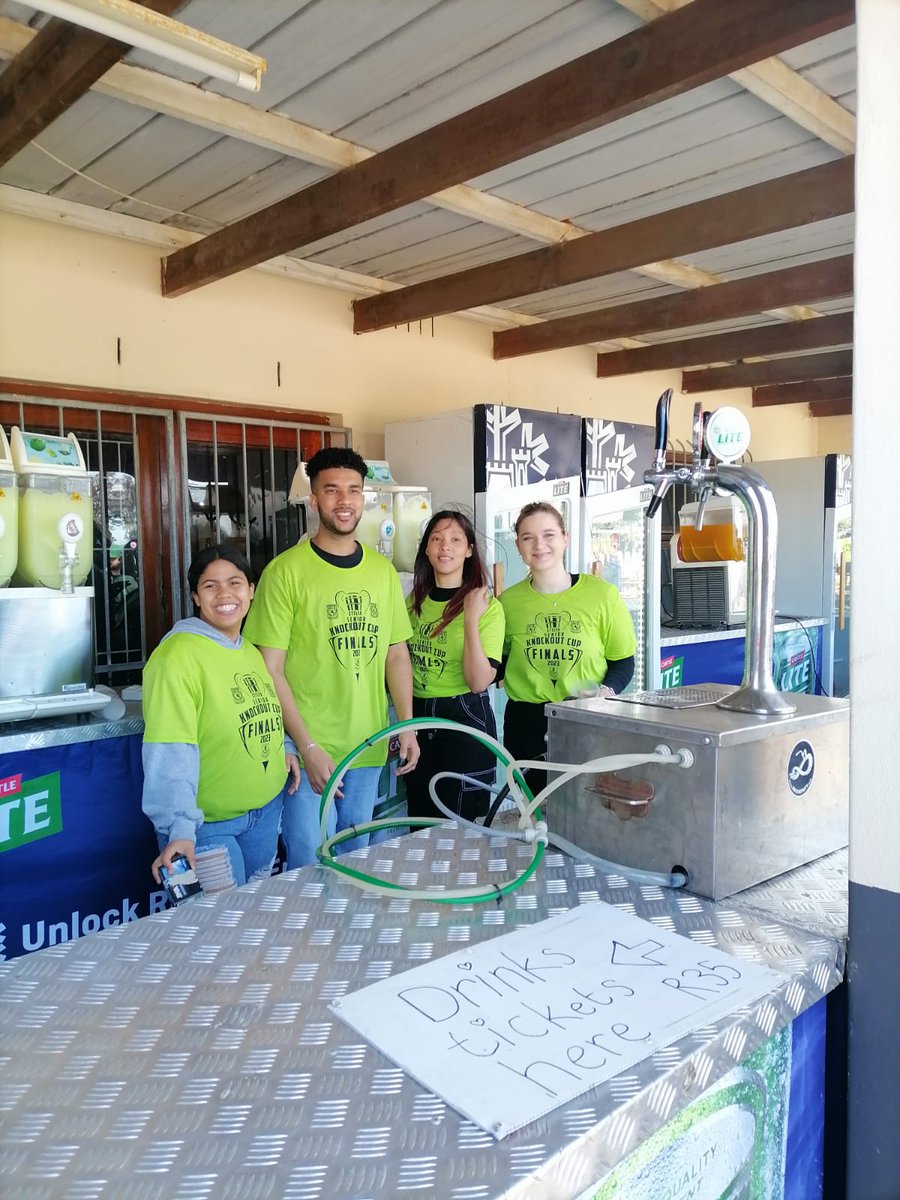 Our amazing bar service team!  Inside and outside!  Well done on serving the thirsty guys!  You rock!  

#edgemeadfootballclub #CTTLFA #meadpride #upthemead #proudlyedgemead #CTTLFASeniorKnockOutCupFinals