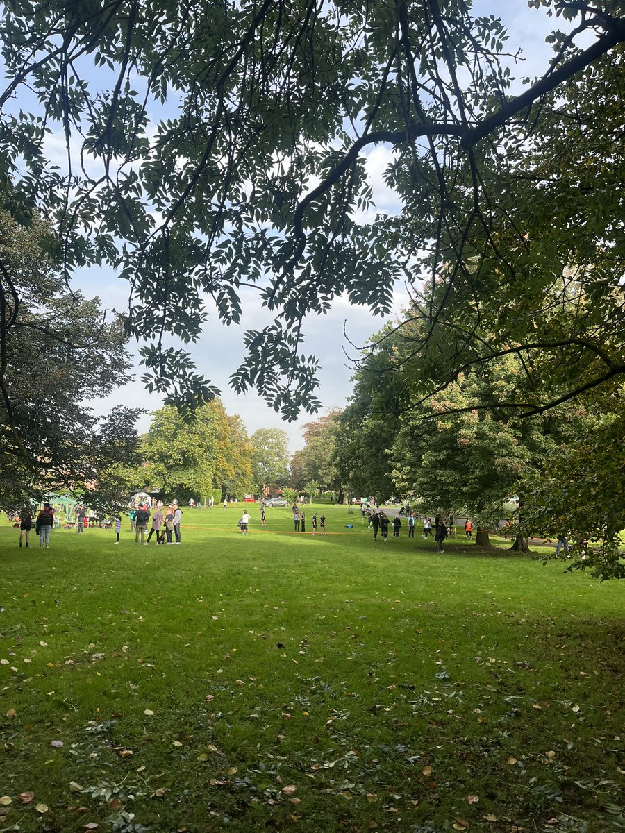 MissChadwickEPS's tweet photo. Successful morning at Altrincham Race Series at John Leigh Park. Team Elmridge making me super proud! 💚🌳 Well done to all involved! 🏃‍♂️🏃‍♀️ https://t.co/QKOggvc2cn