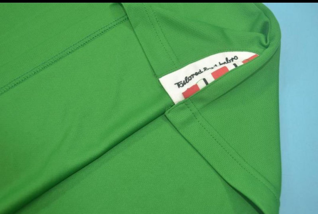 Markelekram's tweet photo. Kaixo Athleticzales. Quería dar a conocer mi caso ya que estoy seguro que no soy el único y si es posible, evitaros un mal trago. Una persona conocida de Tw Athletic dijo que había conseguido hacer la camiseta del Athletic verde del 2012 a muy buena calidad. (1/4) https://t.co/pCgqTXgZ1a