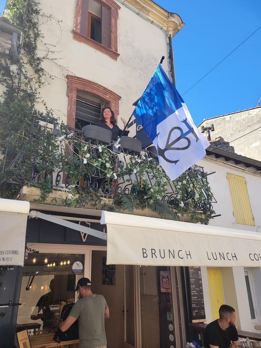 Le drapeau de la Principauté d'Aigues  flotte chez LadyGlagla
#micronation #microfrancophonie #principauteaiguesmortes #pam #drapeaux