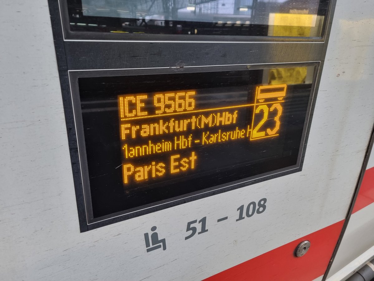 Joschaliiu's tweet photo. Guten Morgen aus Frankfurt! Weil ich dieses Jahr noch nicht genug Interrail Reisen hinter mir habe, geht es dank dem Deutsch-Französischen Freundschaftspass jetzt noch für zwei Wochen nach Frankreich, die erste Woche zusammen mit @NinwedU und @Feuerbluete_. Erstes Ziel: Paris! https://t.co/Kh6wMsYMZ3
