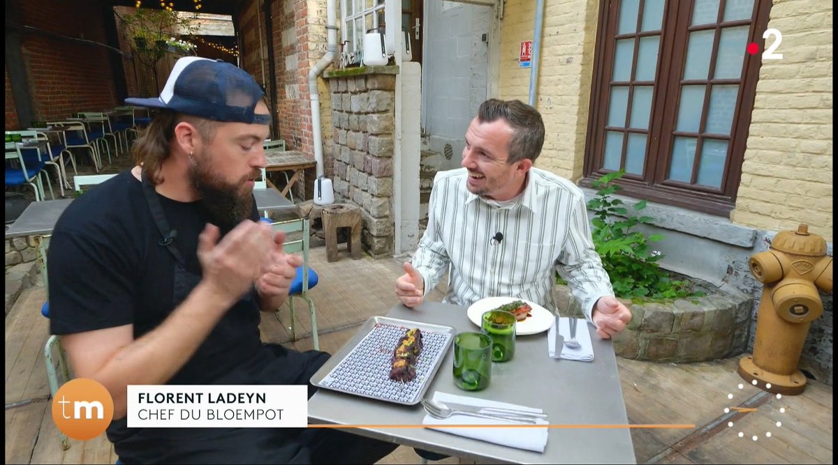 Hello_Lille's tweet photo. Le #LillestreetfoodFestival débarque sur Télématin sur France 2 !

Merci aux équipes d'avoir mis en lumière le festival en venant nous voir pour saluer le travail de Florent Ladeyn et en accueillant en plateau le Chef du Clarance Alexandre Miquel !
#hellolille https://t.co/e22i4TVMs3