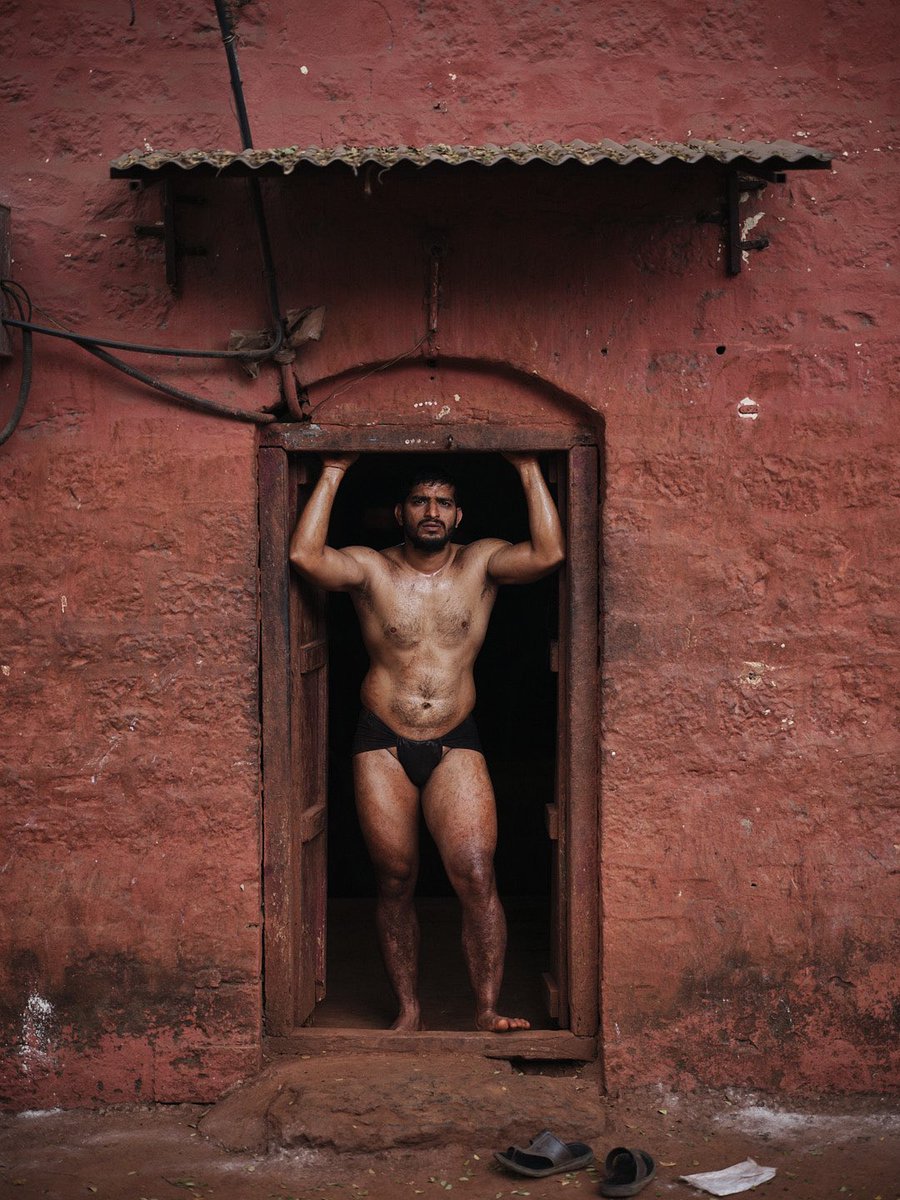 daakuJaisingh's tweet photo. INDIAN WRESTLING // MUDMEN
Photo essay 
#india #wrestlers #mudmen  #photoessay #kushti #photography #shotinindia #sportsmen #portrait #photographychallenge @NikonIndia https://t.co/Wl1o1PeKZR