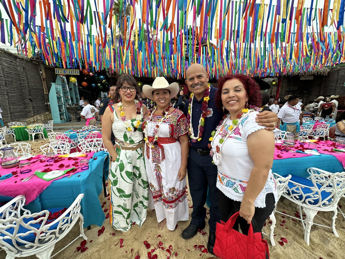 ReporteroGE's tweet photo. 🎉🍽️ Gran apertura del restaurante The Office in The Beach en Cabo San Lucas. Gracias a la Sra Edith Jimenez por su hospitalidad y además, invaluable el considerar siempre a los Bomberos, como los beneficiados de todos los ingresos del primer día de temporada. @VisitaLosCabos https://t.co/uqs76T7JGS