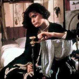 SWSilents's tweet photo. Set in Paris in 1926, Alan Rudolph’s The Moderns (1988) is getting a rare screening on @TalkingPicsTV tonight, 11:20pm. Starring  Keith Carradine, Linda Fiorentino and Geraldine Chaplin 😍! If you like your #Paris, Lost Generation and Hemingway subject matter, you will love this! https://t.co/M6r94RudeN