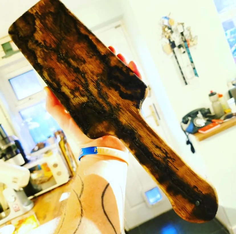 Ironoak13's tweet photo. What a difference. For freshly fractal burnt, to freshly sanded back. We put 2k+ volts through these paddles. Once oiled the results are incredible.
#spanking #paddle #spankingpaddle #fractalburning #kinklife #kinkyshit #discipline #oak #reclaimed #fetish #highvoltage https://t.co/Qf1n2nLijZ