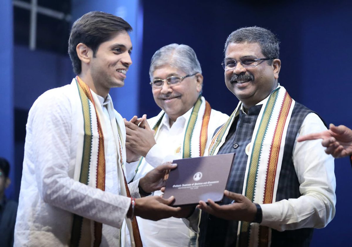 dpradhanbjp's tweet image. Honoured to be with the Gokhale Institute of Politics and Economics family in Pune today. Best wishes to all my dear students who have received their degrees at the 29th Convocation ceremony. GIPE is a melting pot of ideas. It has been a hub of experiential learning. 

Encouraged…