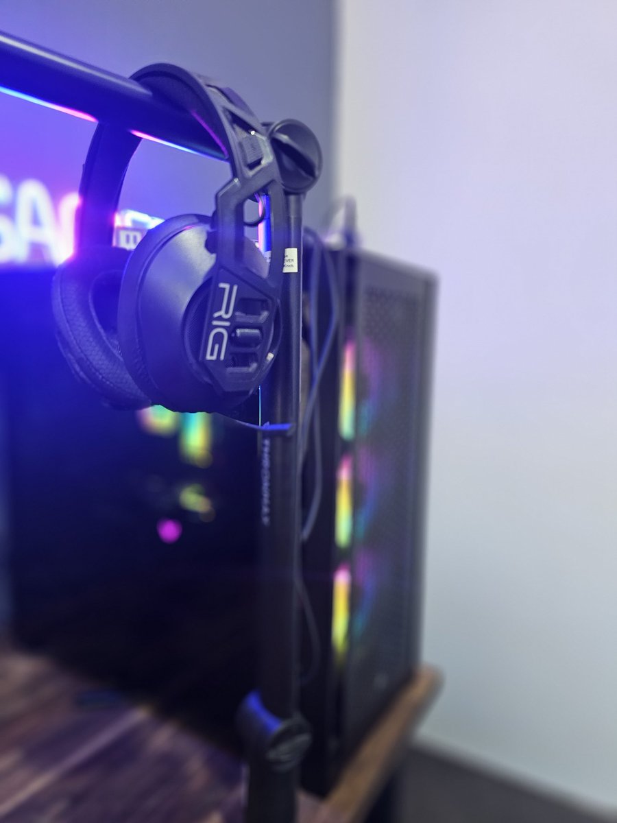 dancingmann_'s tweet image. Rig700, most reliable and best sounding headset ive used for the last 5 years! @RIGGaming #gaming #pcgamer