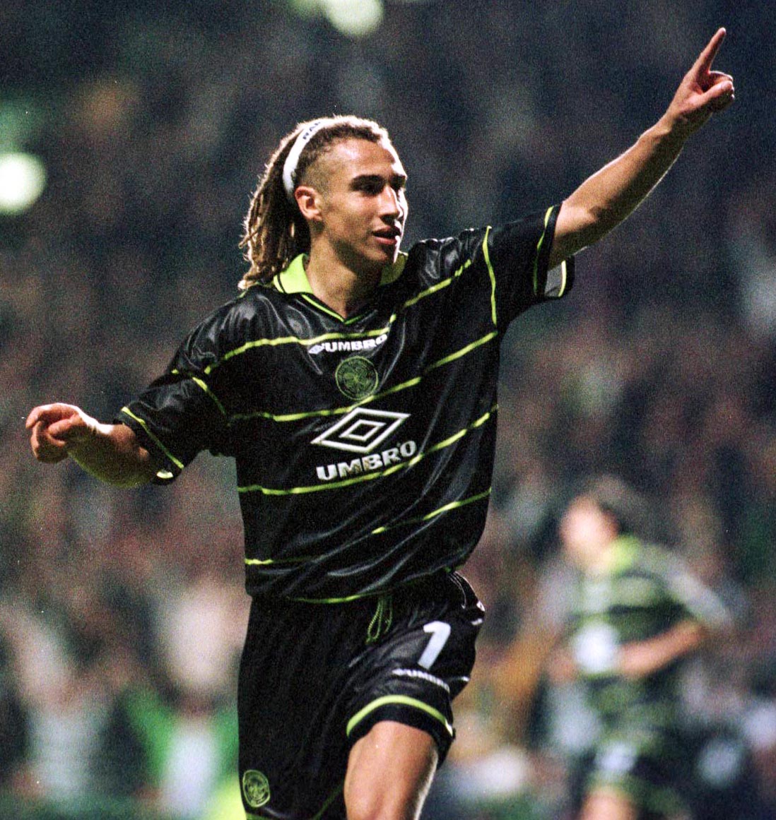Henrik Larsson goal celebration in Celtic's all black change kit